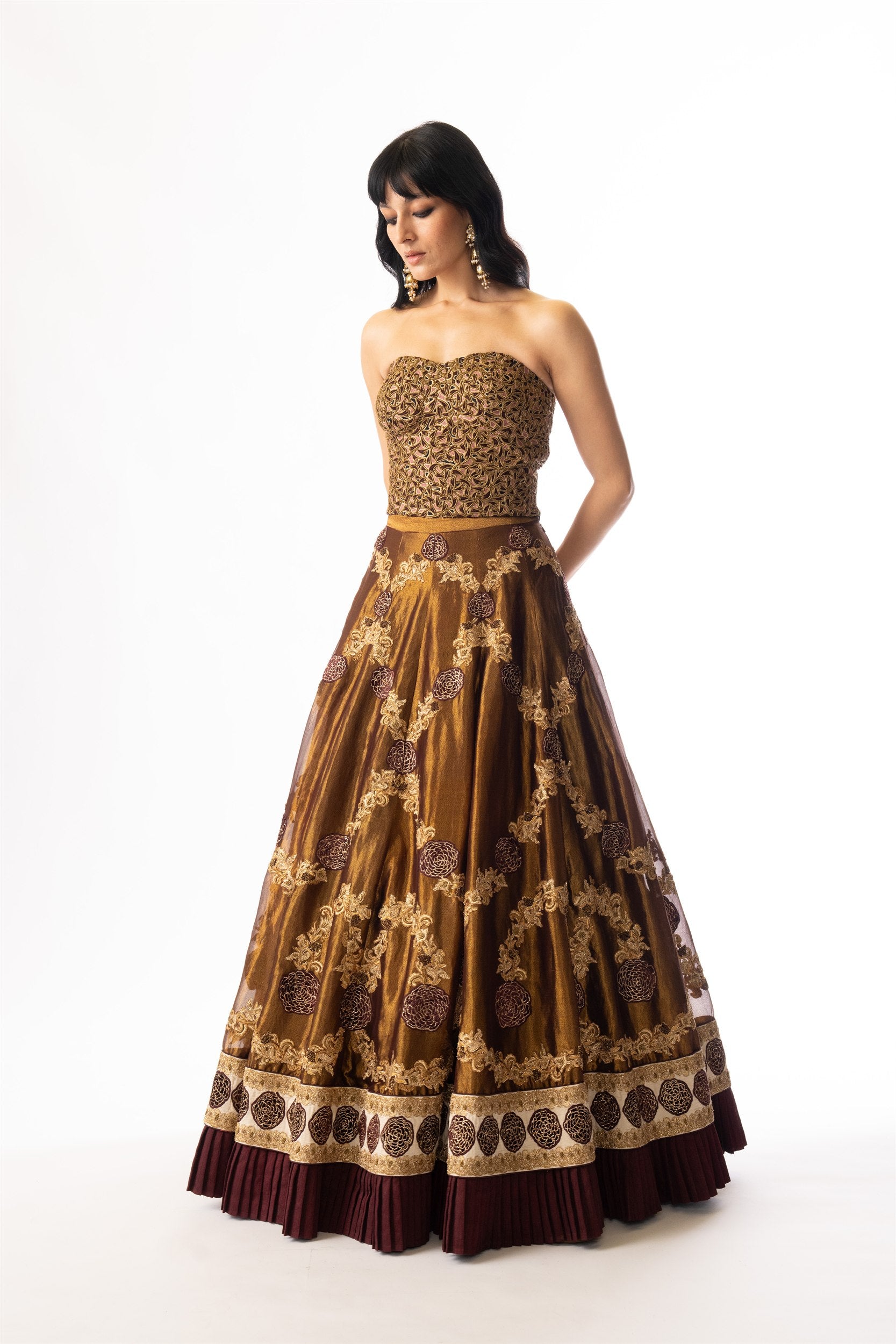 Angarika lehenga set, frame 2
