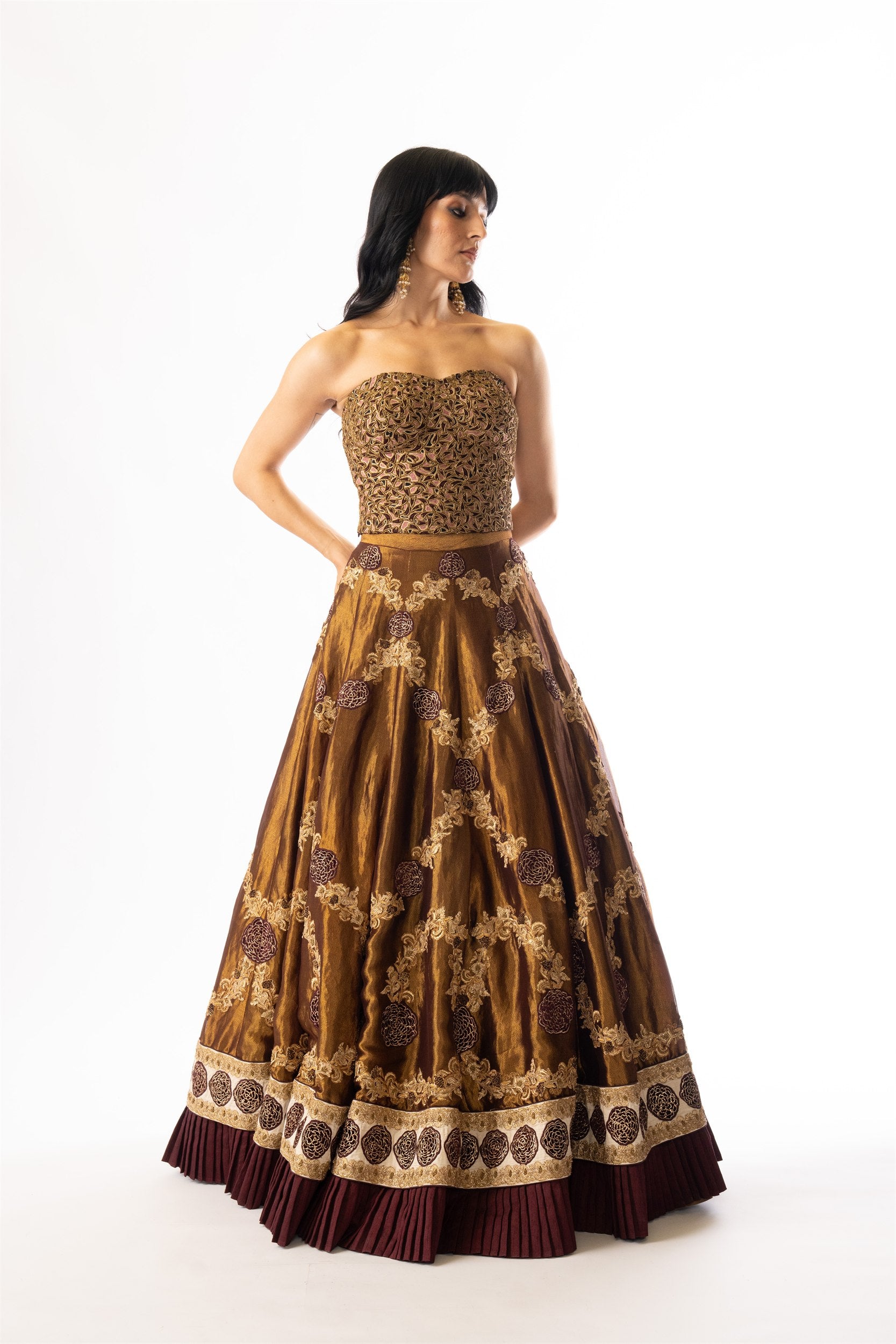 Angarika lehenga set, frame 3