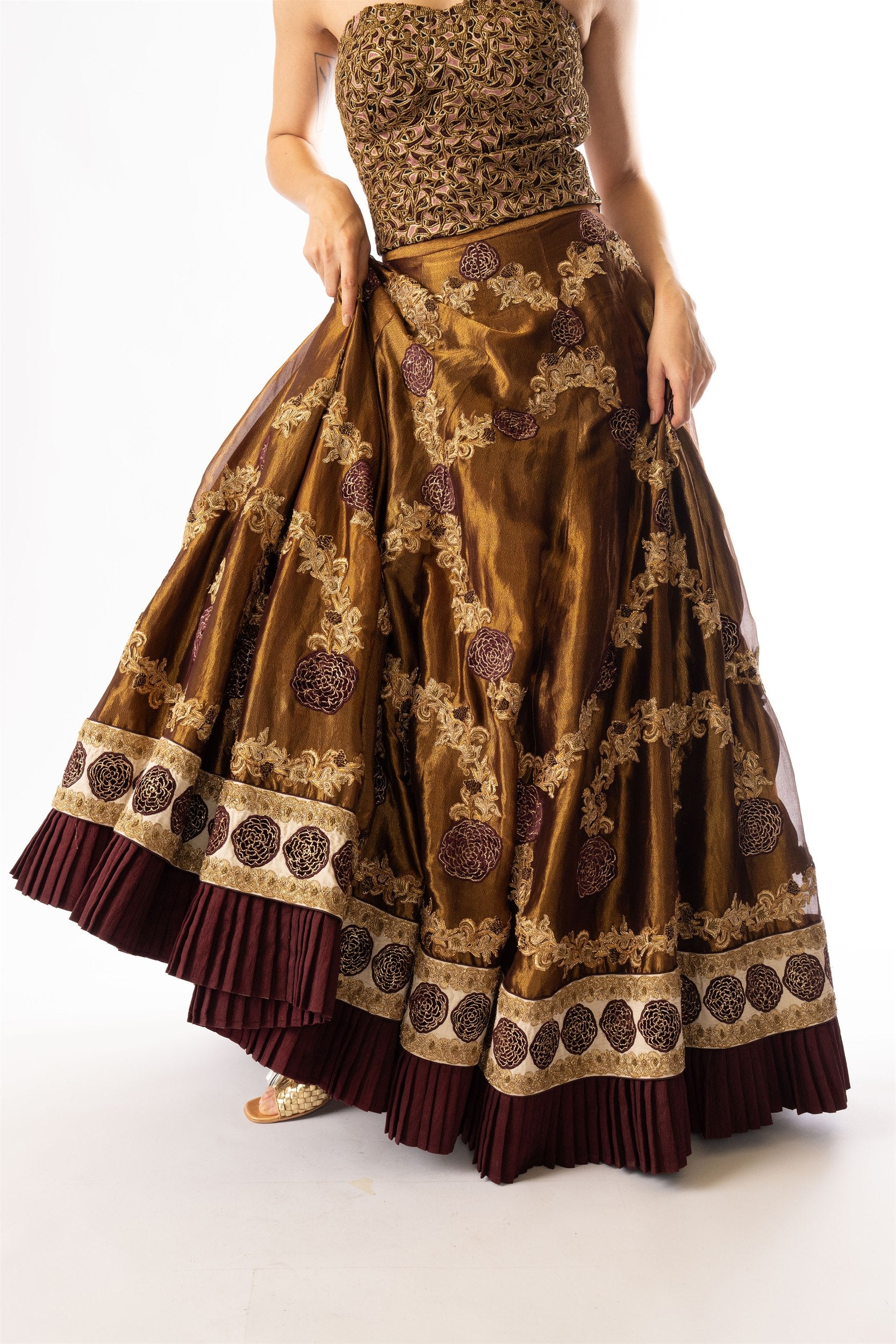 Angarika lehenga set, frame 8