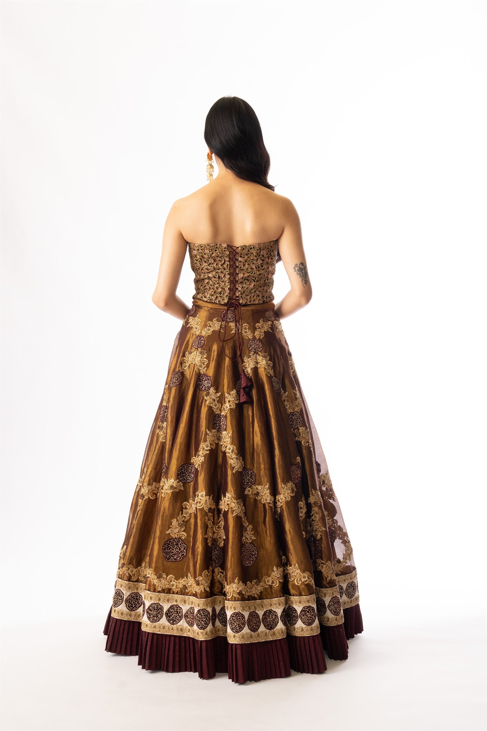 Angarika lehenga set, frame 11